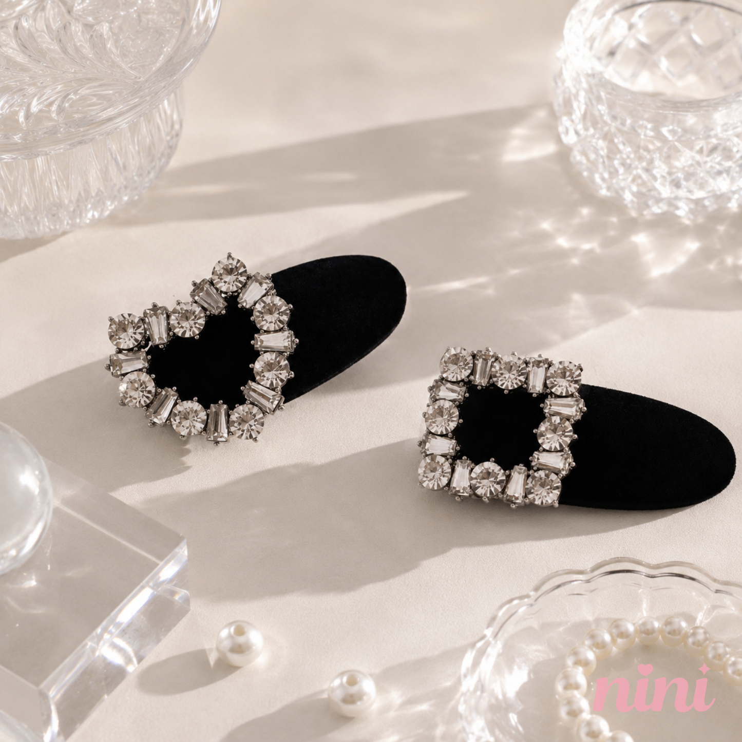 Noir Bijou Clip